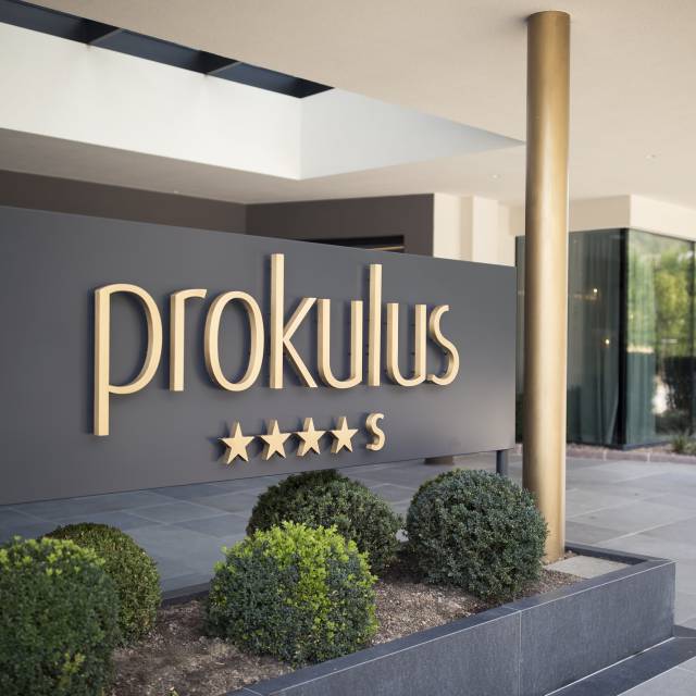 Eingangsschild 4* S Hotel Prokulus 