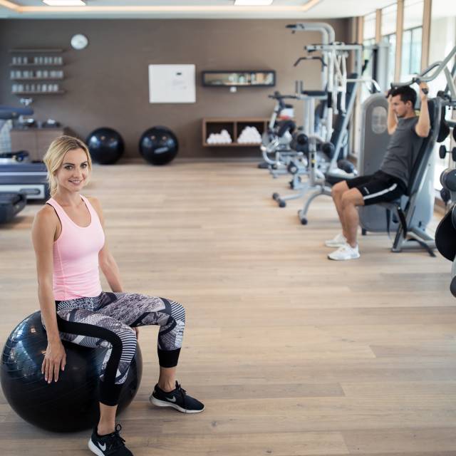 Paar im Fitnessraum 4* Hotel Prokulus