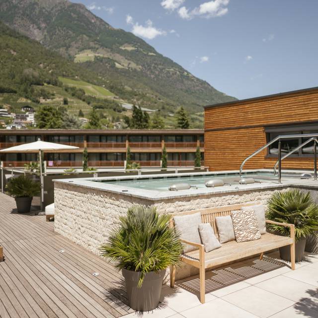 Terrasse mit Nacktbereich 4* S Hotel Prokulus