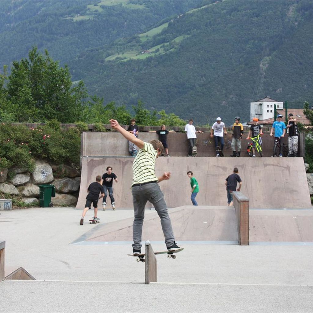 Funpark Naturns mit Skaterpark & Fußballplatz